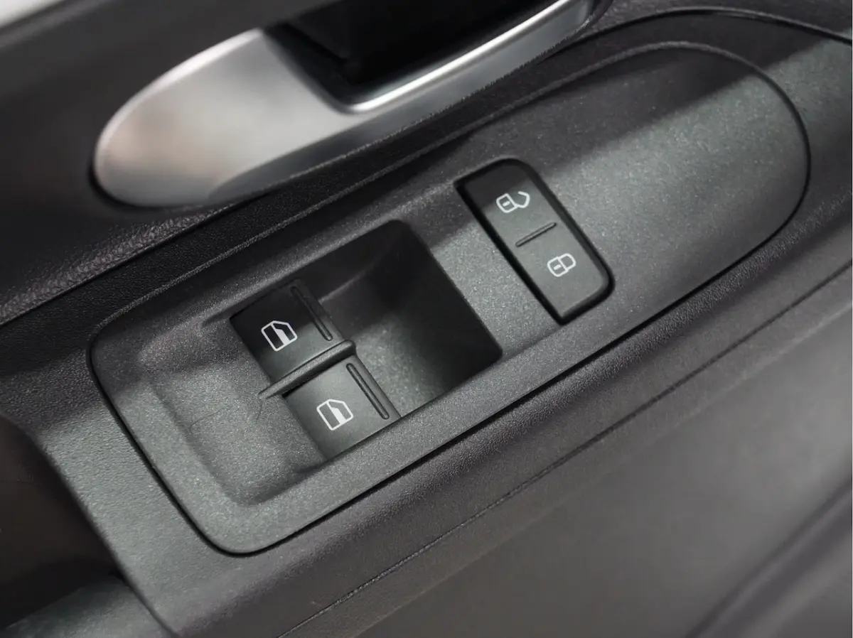 1.0 mpi 65pk | Airco | Bluetooth | Lane assist 204