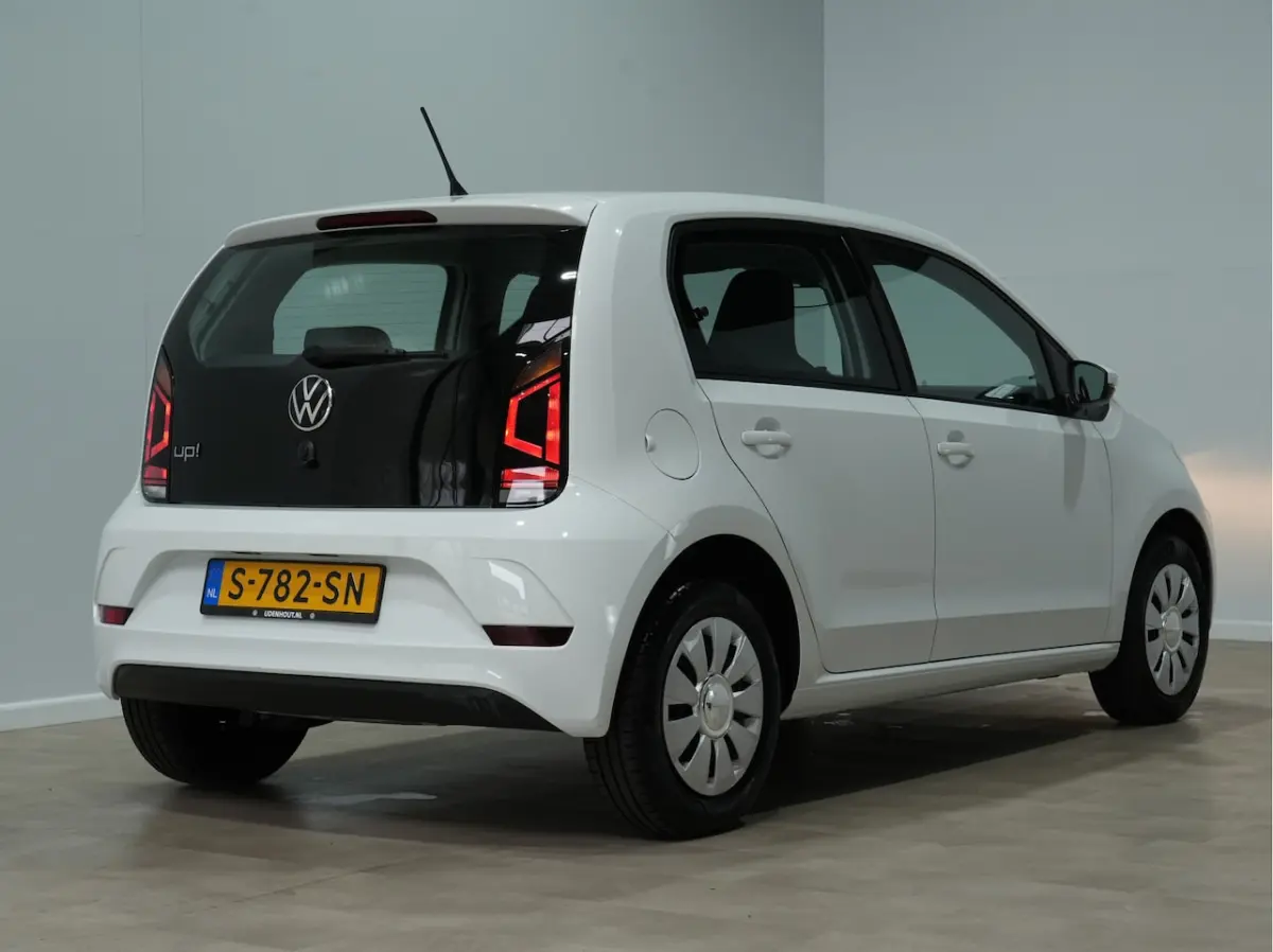 1.0 mpi 65pk | Airco | Bluetooth | Lane assist 204