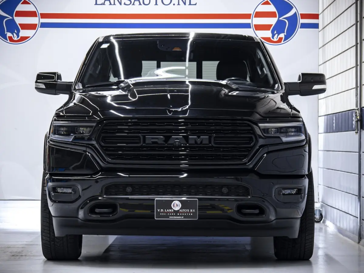 Limited Night 5.7L Hemi V8 | Pano| Luchtvering | 360 camera 6.4 ft Bed