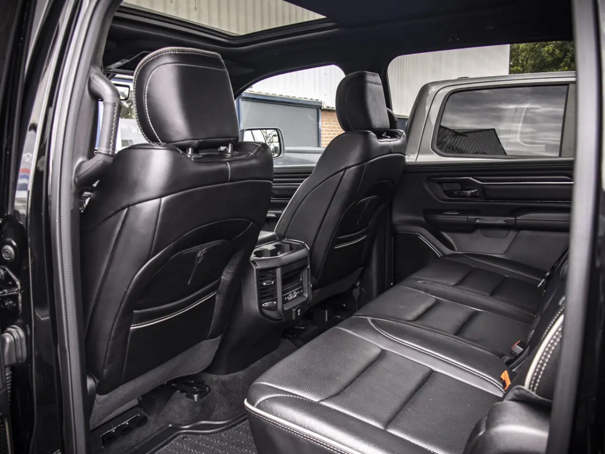 Limited Night 5.7L Hemi V8 | Pano| Luchtvering| 360 camera 6.4 ft Bed