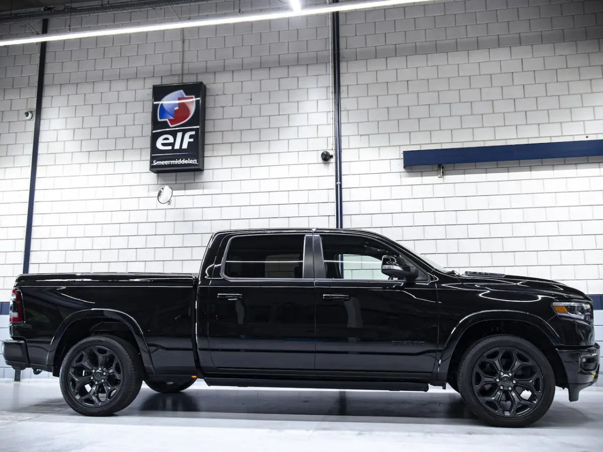 Limited Night 5.7L Hemi V8 | Pano| Luchtvering| 360 camera 6.4 ft Bed