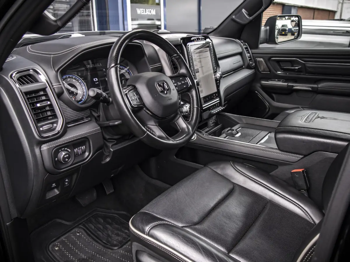 Limited Night 5.7L Hemi V8 | Pano| Luchtvering| 360 camera 6.4 ft Bed