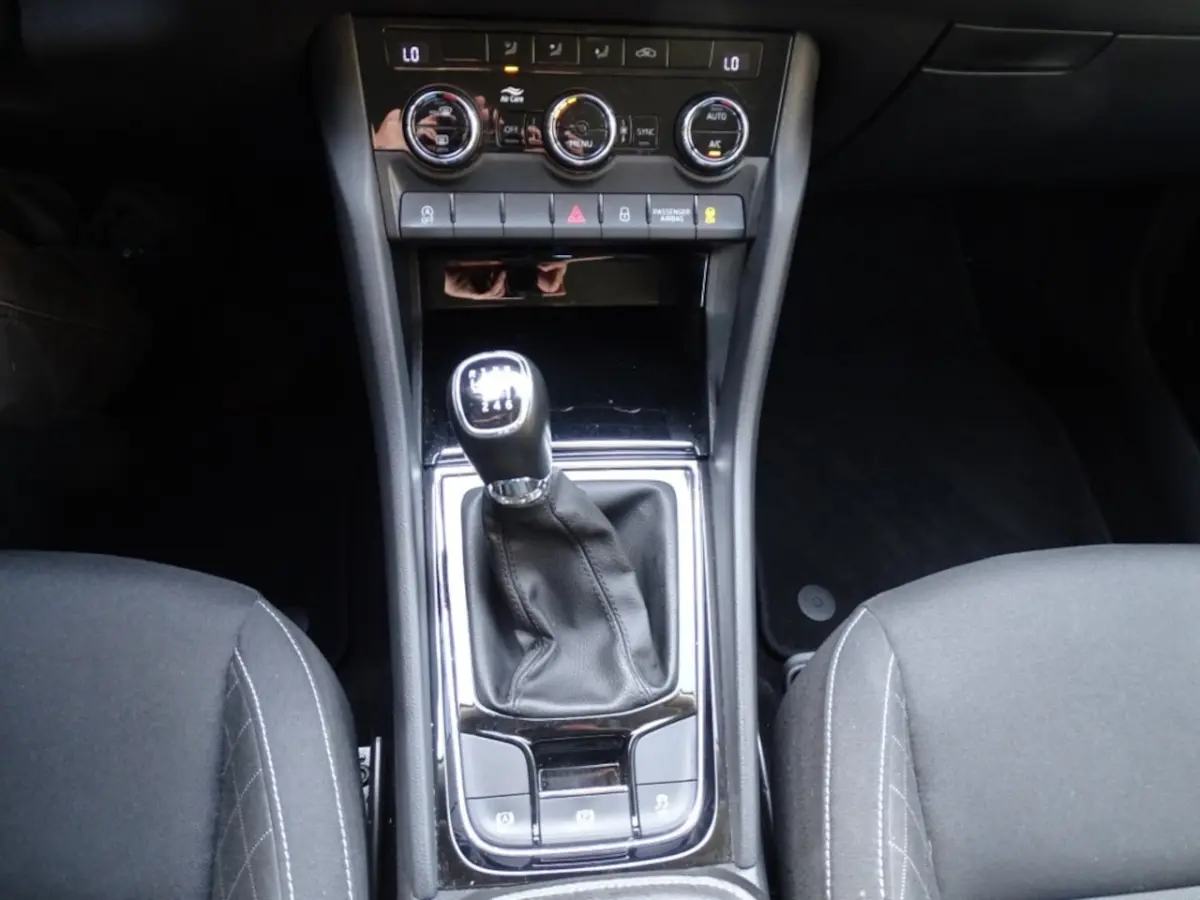 1.0 TSI BUS. ED-Navi-Carplay-Clima-Came-Blth-Pdc