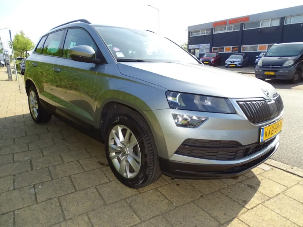 1.0 TSI BUS. ED-Navi-Carplay-Clima-Came-Blth-Pdc