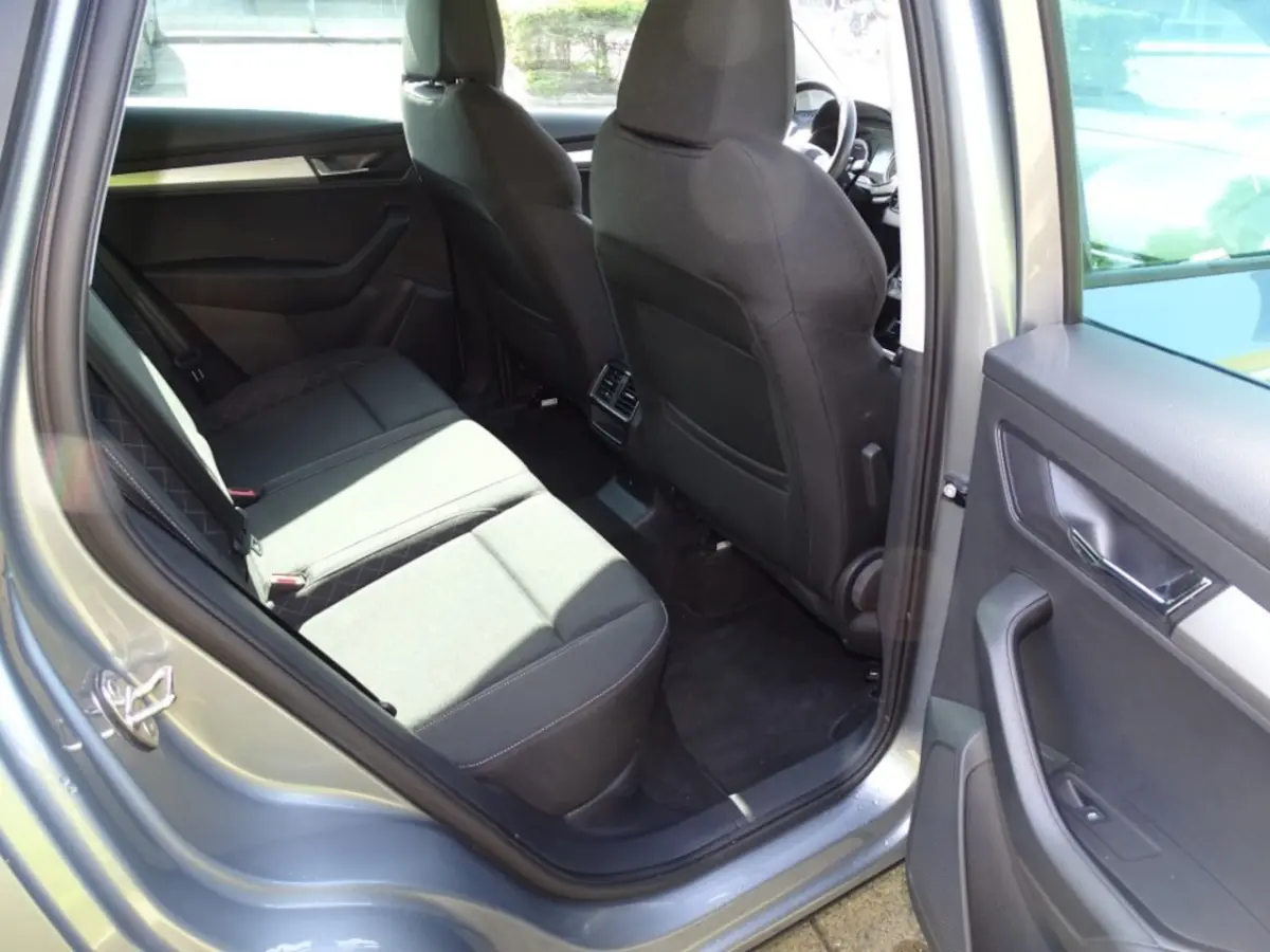 1.0 TSI BUS. ED-Navi-Carplay-Clima-Came-Blth-Pdc