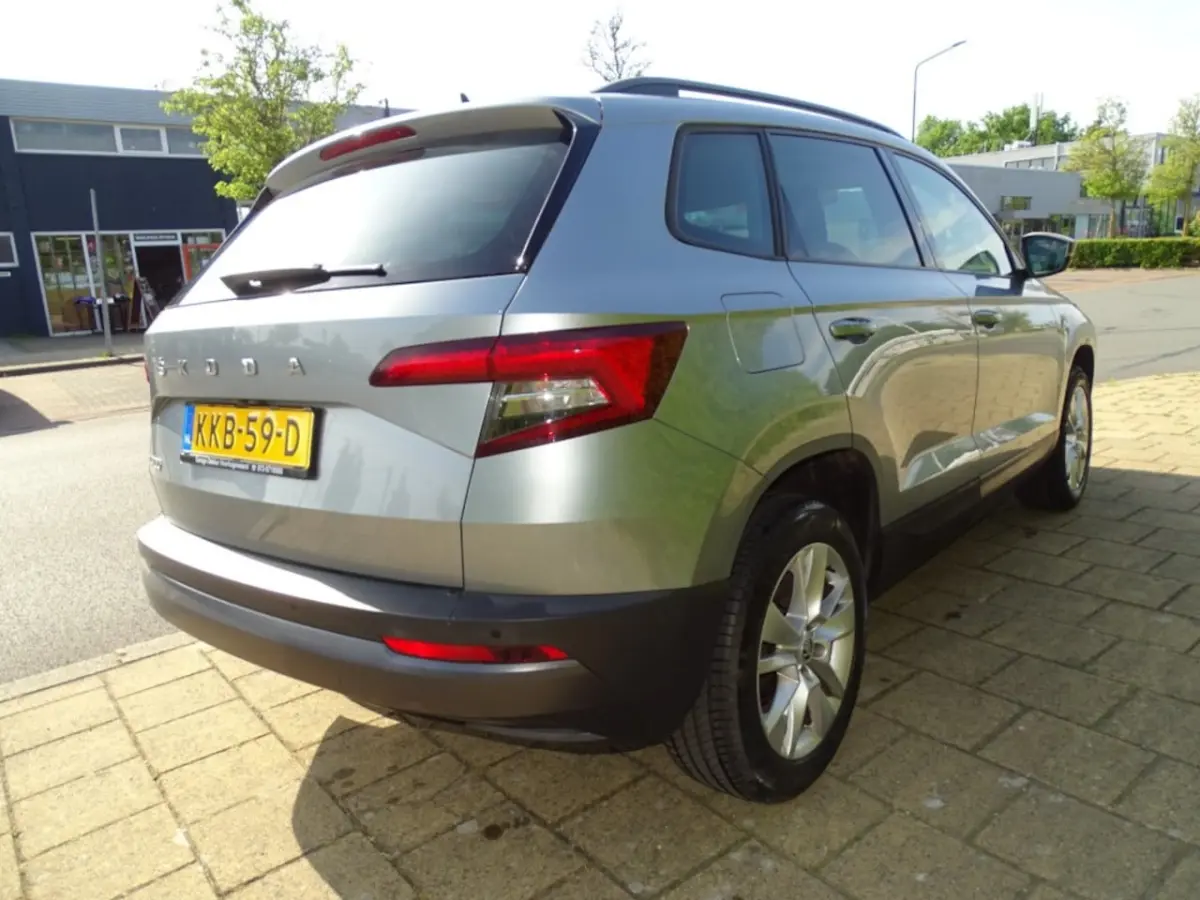 1.0 TSI BUS. ED-Navi-Carplay-Clima-Came-Blth-Pdc