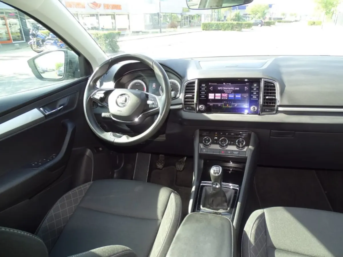 1.0 TSI BUS. ED-Navi-Carplay-Clima-Came-Blth-Pdc