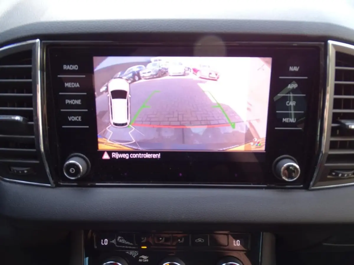 1.0 TSI BUS. ED-Navi-Carplay-Clima-Came-Blth-Pdc