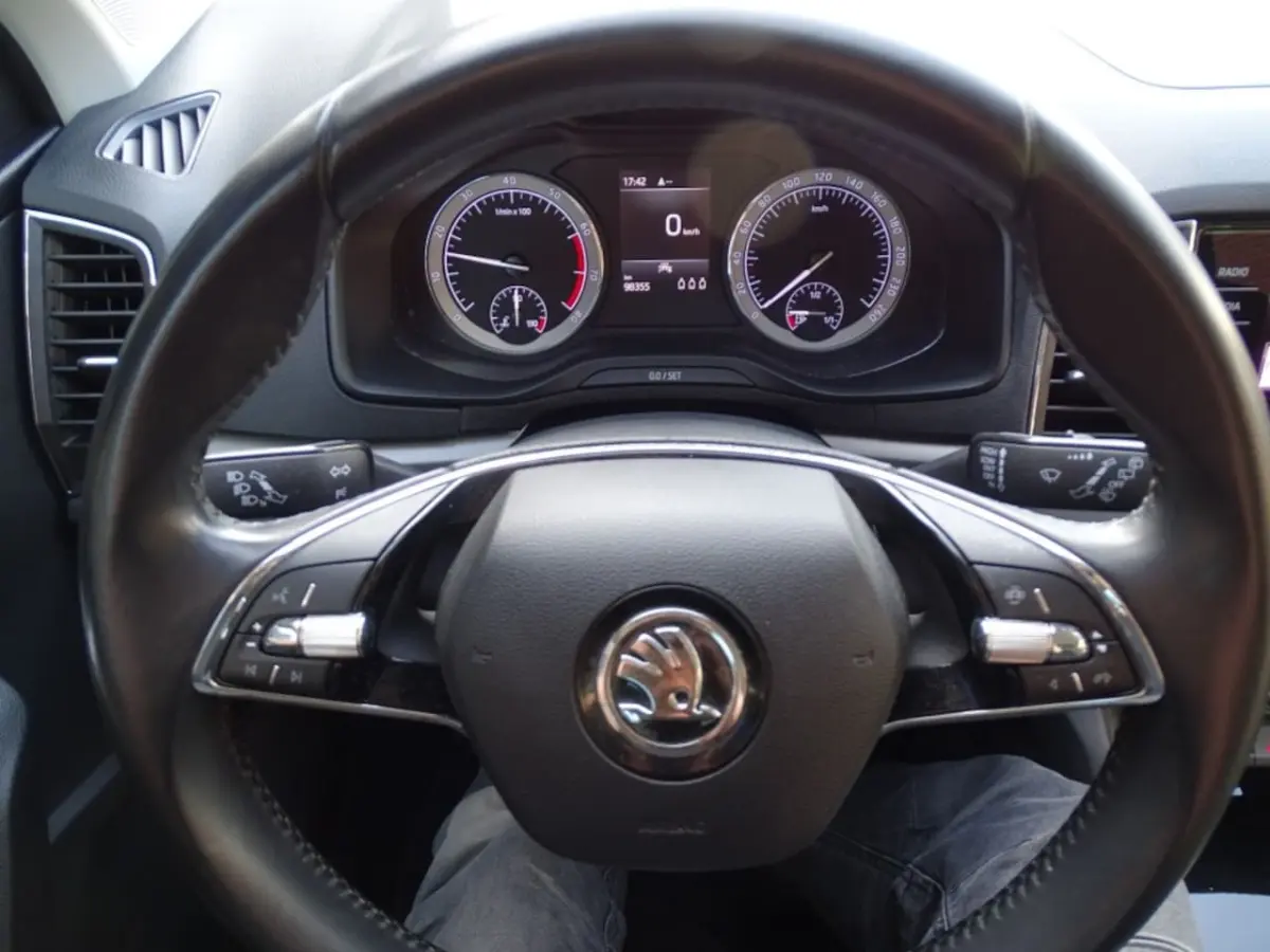 1.0 TSI BUS. ED-Navi-Carplay-Clima-Came-Blth-Pdc