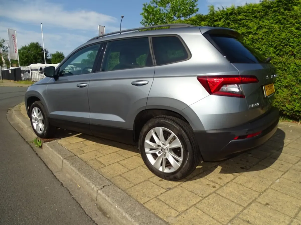 1.0 TSI BUS. ED-Navi-Carplay-Clima-Came-Blth-Pdc
