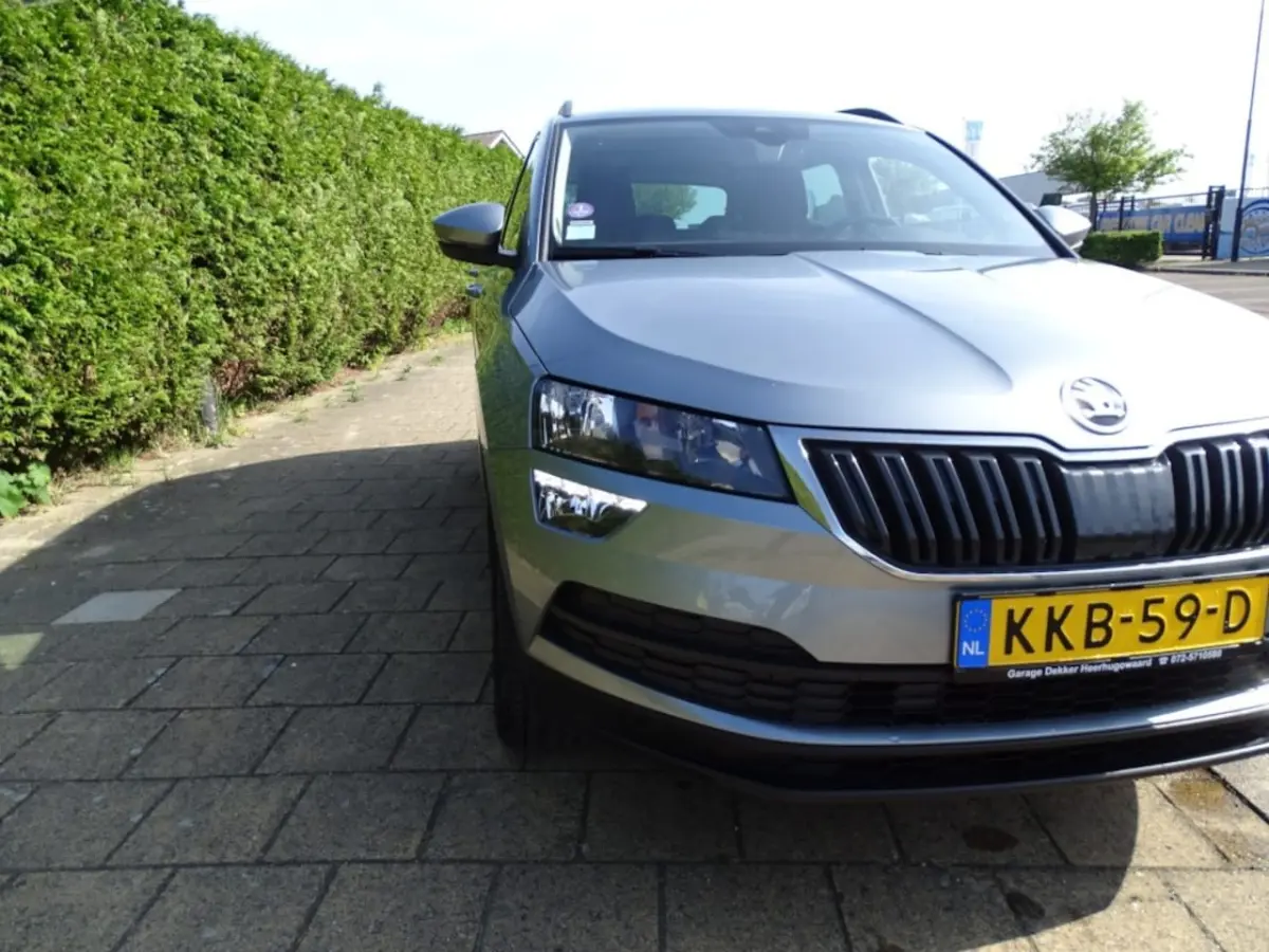 1.0 TSI BUS. ED-Navi-Carplay-Clima-Came-Blth-Pdc