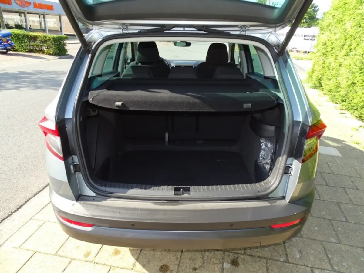 1.0 TSI BUS. ED-Navi-Carplay-Clima-Came-Blth-Pdc