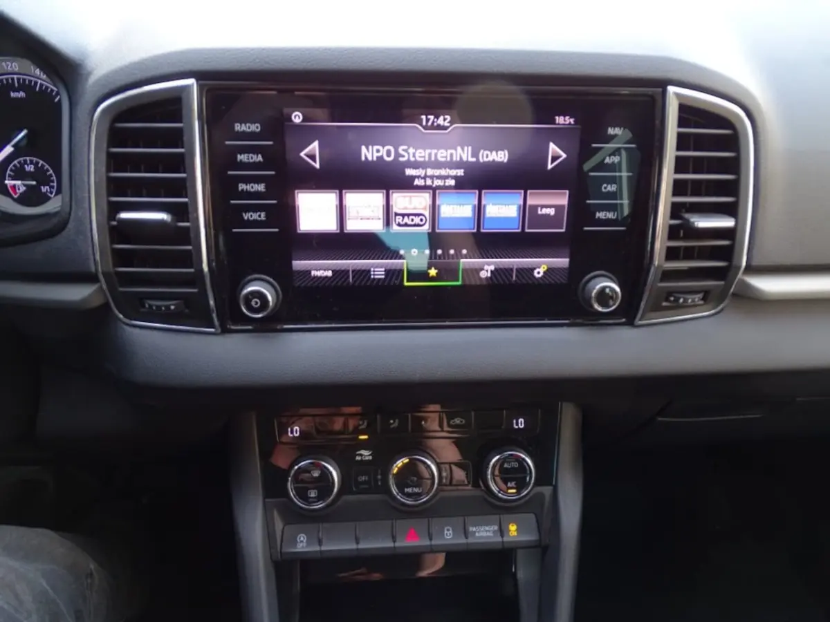 1.0 TSI BUS. ED-Navi-Carplay-Clima-Came-Blth-Pdc