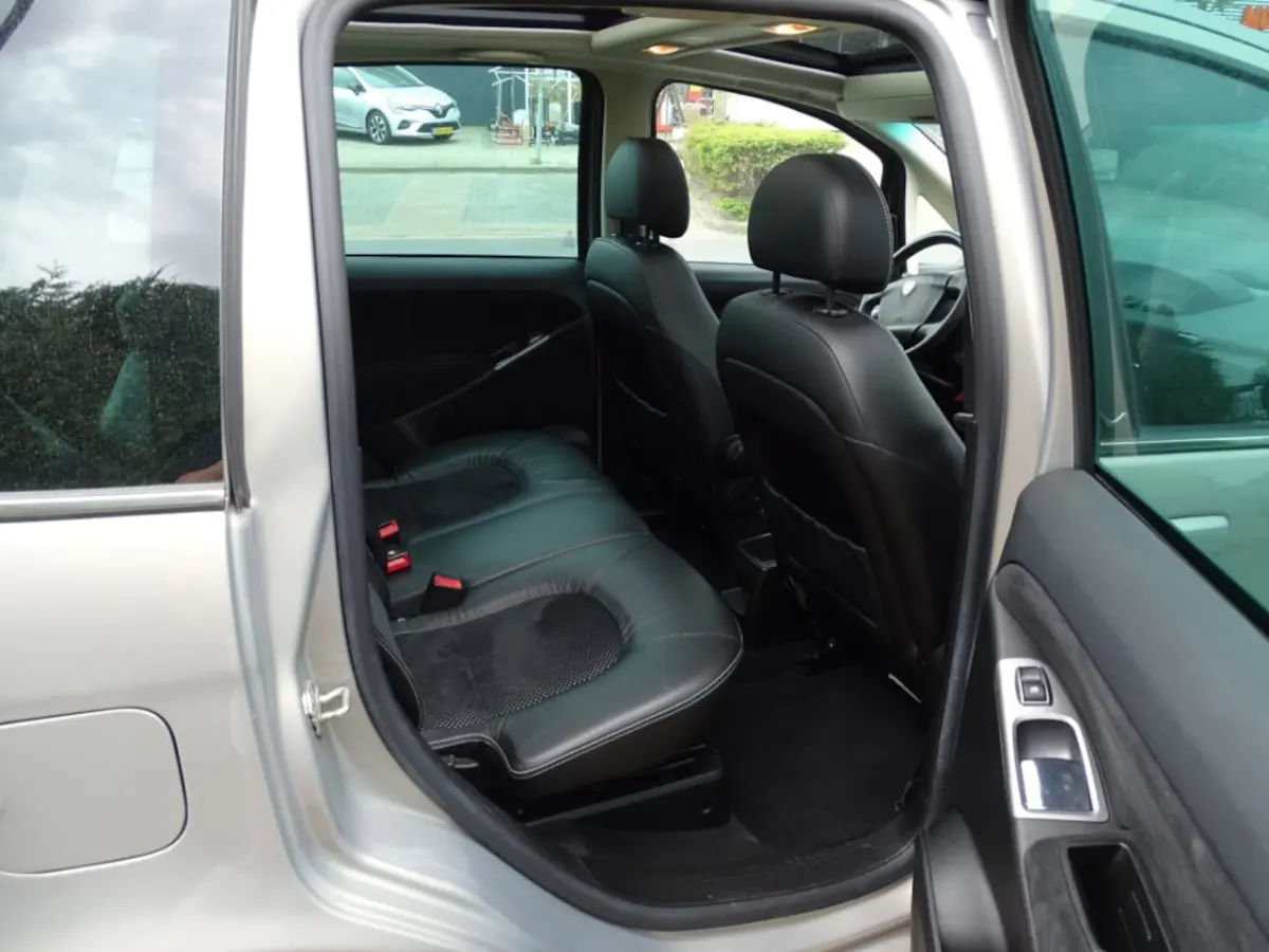 1.4-16V PLATINUM SenS-Airco-Lmv-Cruise-Pano