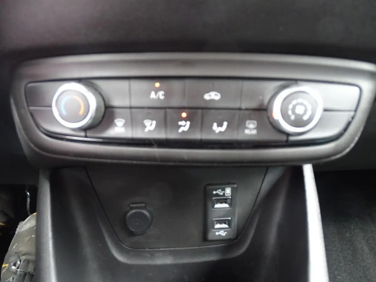 1.2 120 J. EDITION-Navi-Clima-Trkh-Blth