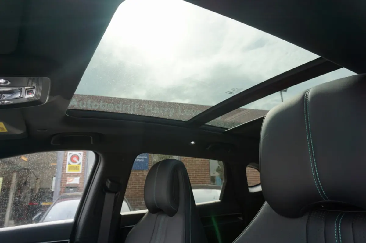 1.5 DM-i 218pk FWD Boost Plug in Hybrid Panoramadak