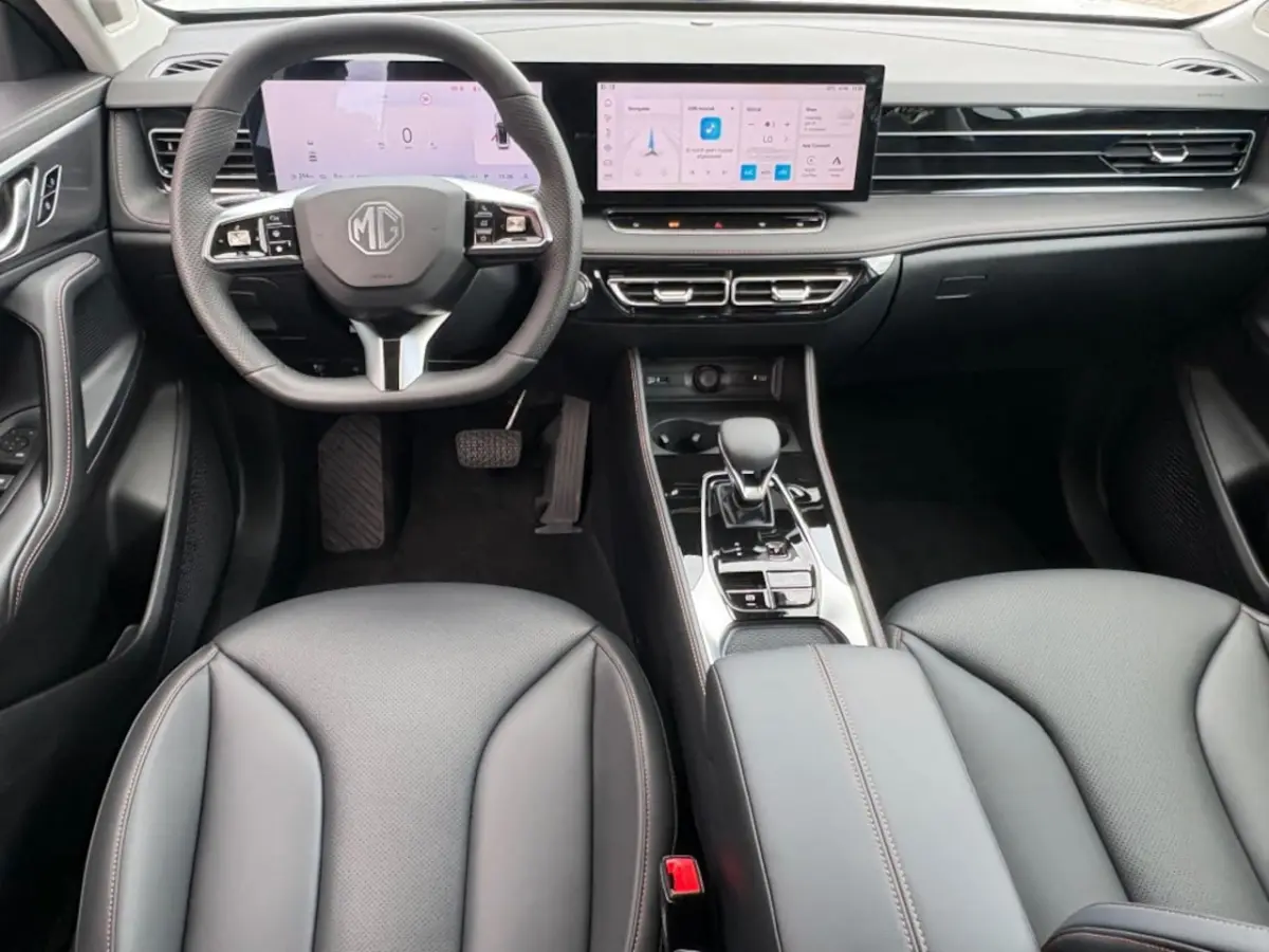 1.5 PHEV LUXURY 272PK AUT. NAVI CARPLAY 360CAMERA AIRCO