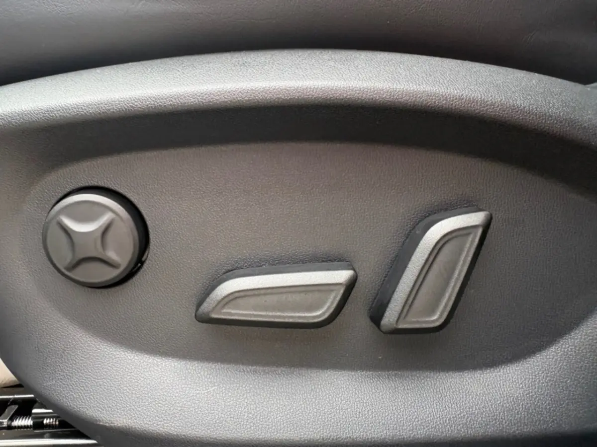 1.5 PHEV LUXURY 272PK AUT. NAVI CARPLAY 360CAMERA AIRCO