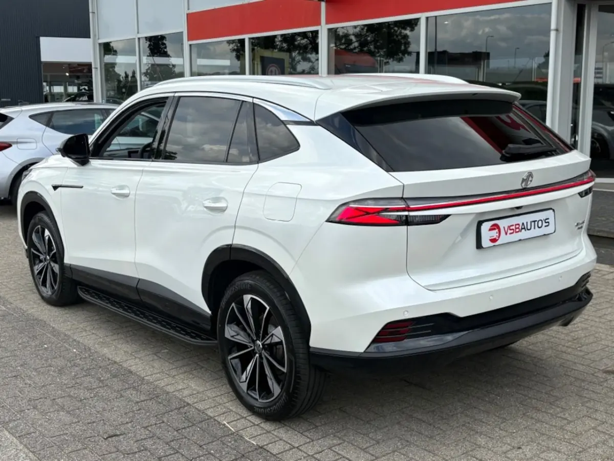 1.5 PHEV LUXURY 272PK AUT. NAVI CARPLAY 360CAMERA AIRCO