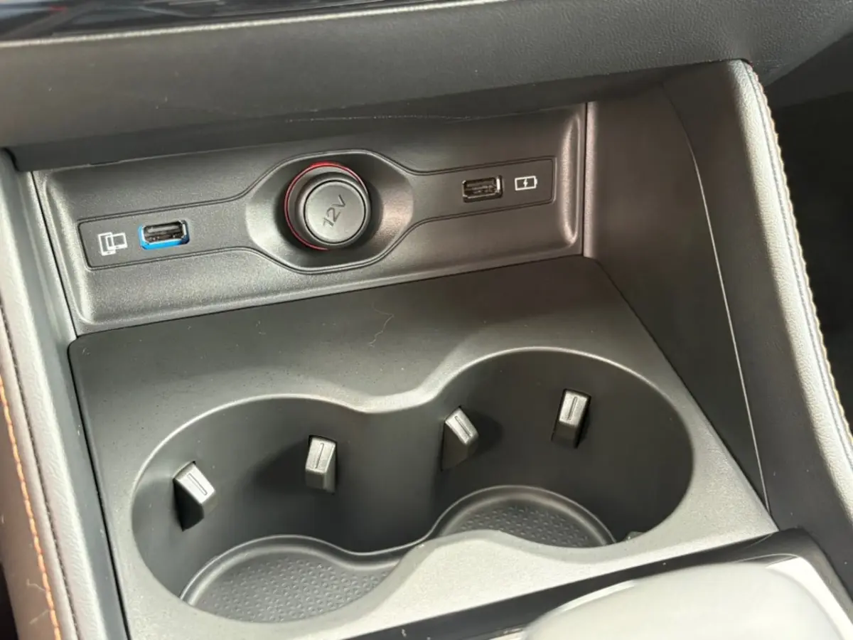 1.5 PHEV LUXURY 272PK AUT. NAVI CARPLAY 360CAMERA AIRCO