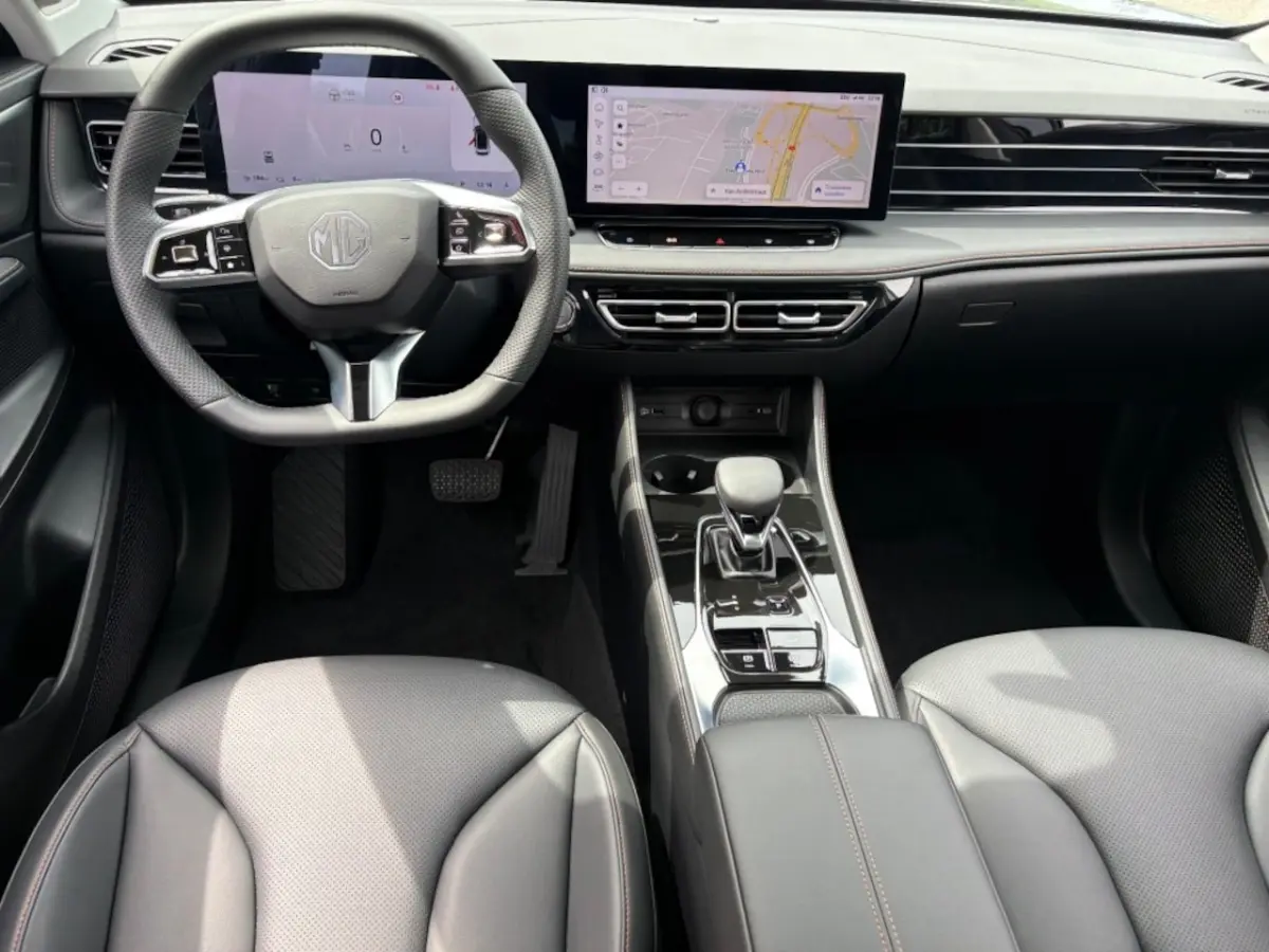 1.5 PHEV LUXURY 272PK AUT. NAVI 360CAMERA CARPLAY