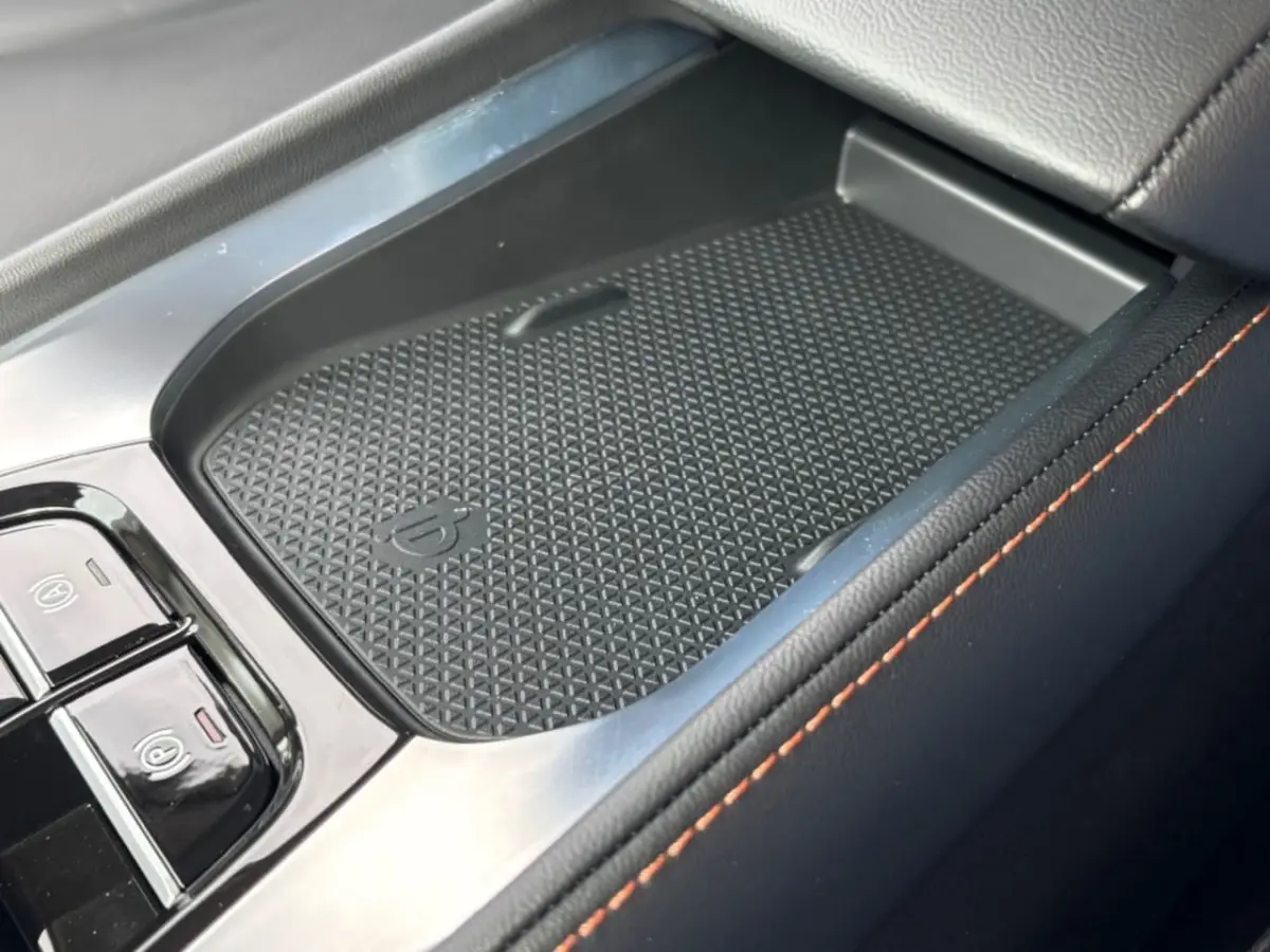 1.5 PHEV LUXURY 272PK AUT. NAVI 360CAMERA CARPLAY