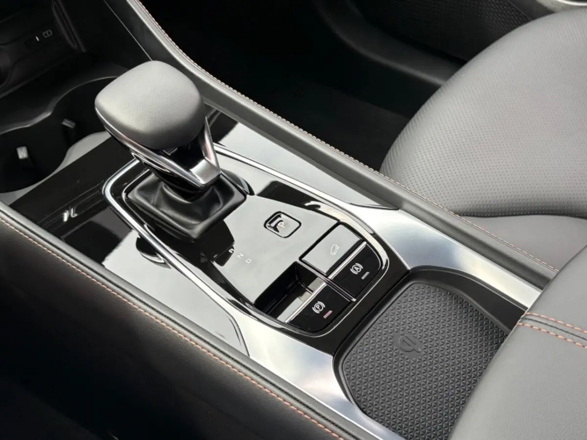 1.5 PHEV LUXURY 272PK AUT. NAVI 360CAMERA CARPLAY