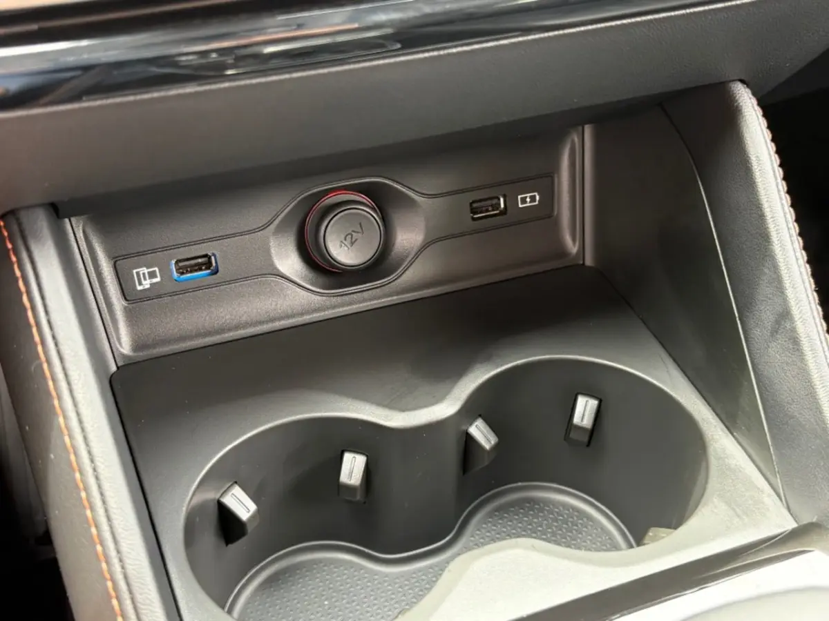 1.5 PHEV LUXURY 272PK AUT. NAVI 360CAMERA CARPLAY