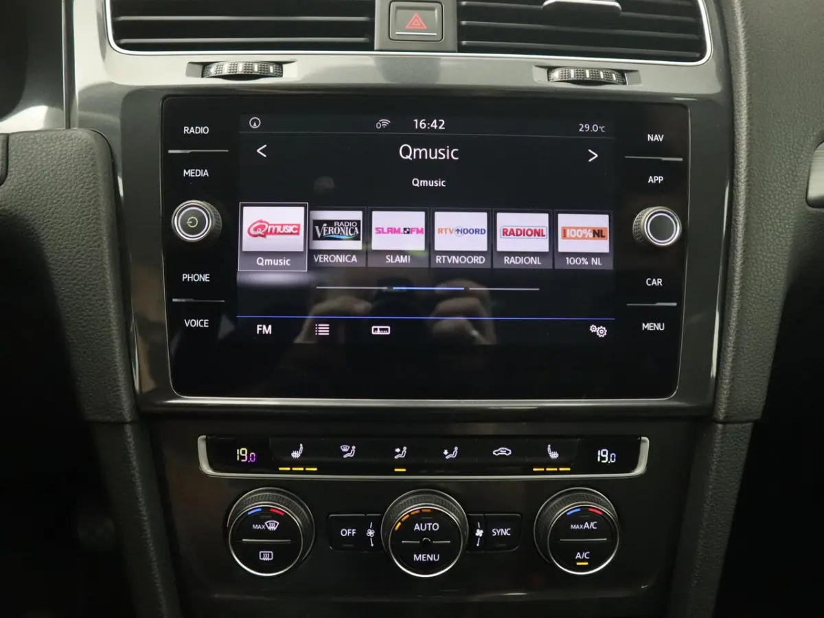 1.4 TSI Comfortline Business NWE D-RIEM / TREKHAAK / CARPLAY / STOELVERW / NAVI / CLIMA /