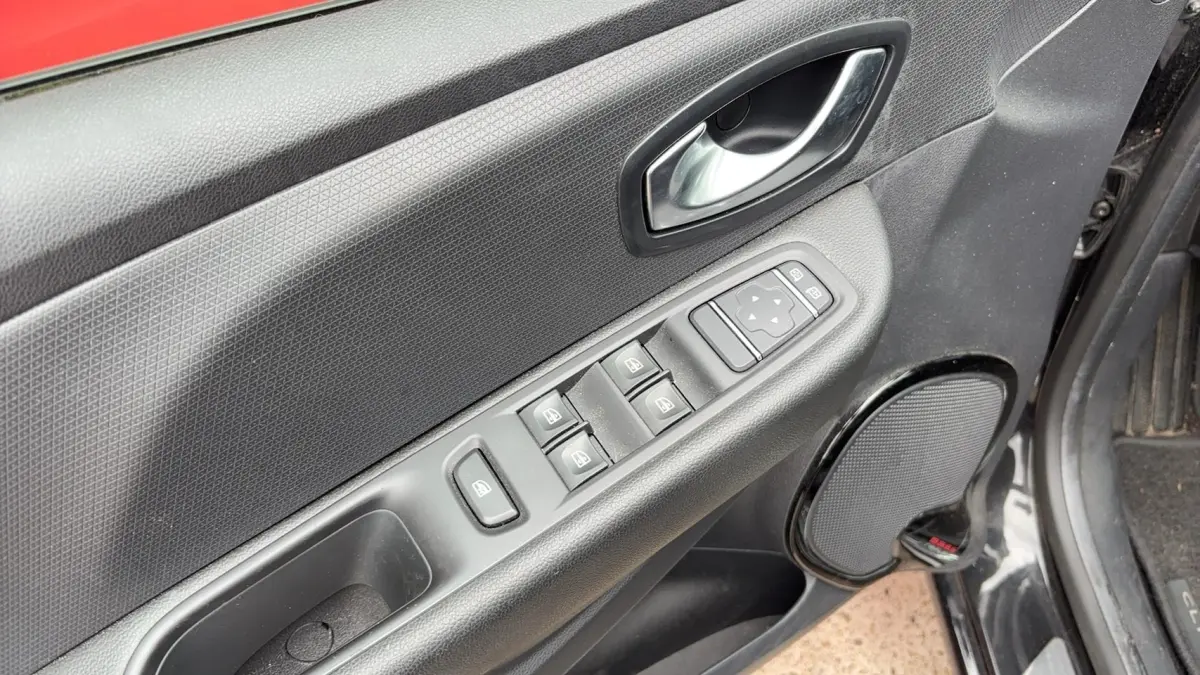 0.9 TCe Limited NAVI / AIRCO / PDC / BLUETOOTH / CRUISE / NL-AUTO
