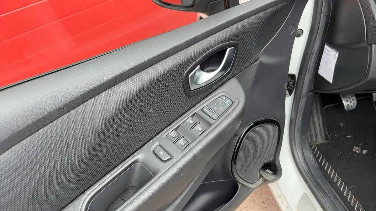 0.9 TCe Bose FULL LED / KEYLESS / CAMERA / ANDROID AUTO / NAVI / CLIMA / PDC / BLUETOOTH /