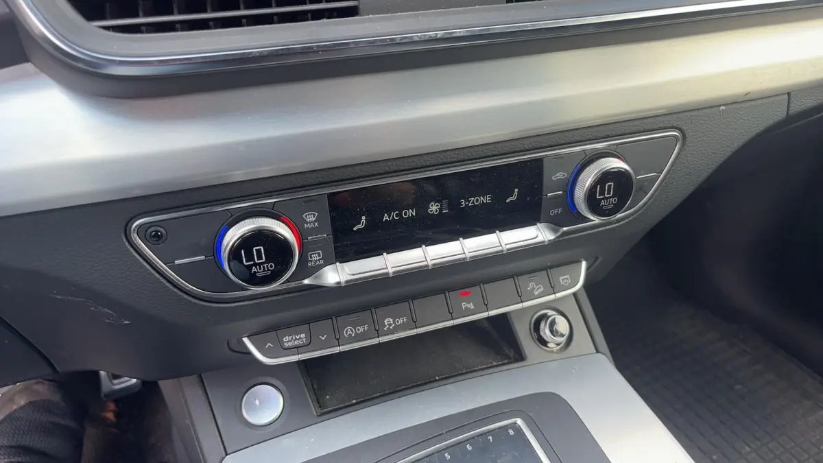 2.0 TFSI quattro Launch Edition S-LINE / FULL LED / NAVI / CAMERA / CLIMA / PDC / BLUETOOT