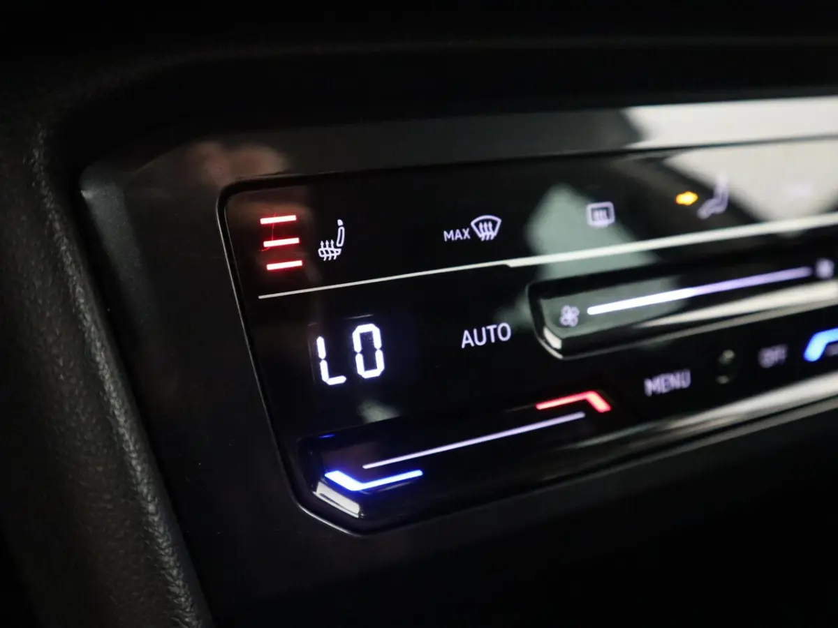1.5 TSI Life Business FULL LED / KEYLESS / STOELVERW / STUURVERW / CARPLAY / NAVI / CLIMA