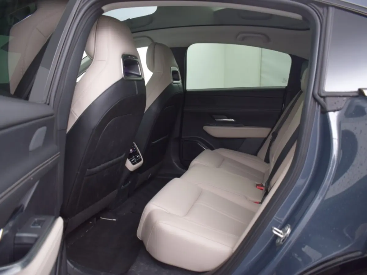 68, 8 kWh Takumi Business Edition | 360Â° View Monitor | Alarmsysteem (geen certificering)