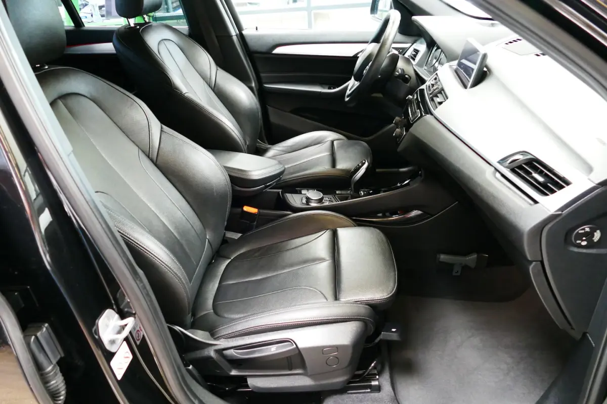 sDrive20i 192pk High Executive 1-Eig. Panodak, Camera, Leer, StoelVerw, Navi, 18"LMV