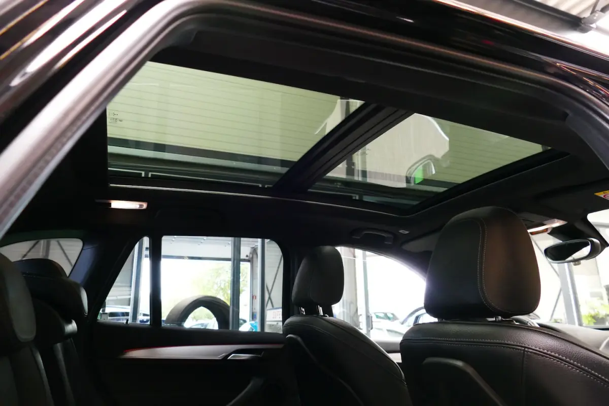 sDrive20i 192pk High Executive 1-Eig. Panodak, Camera, Leer, StoelVerw, Navi, 18"LMV
