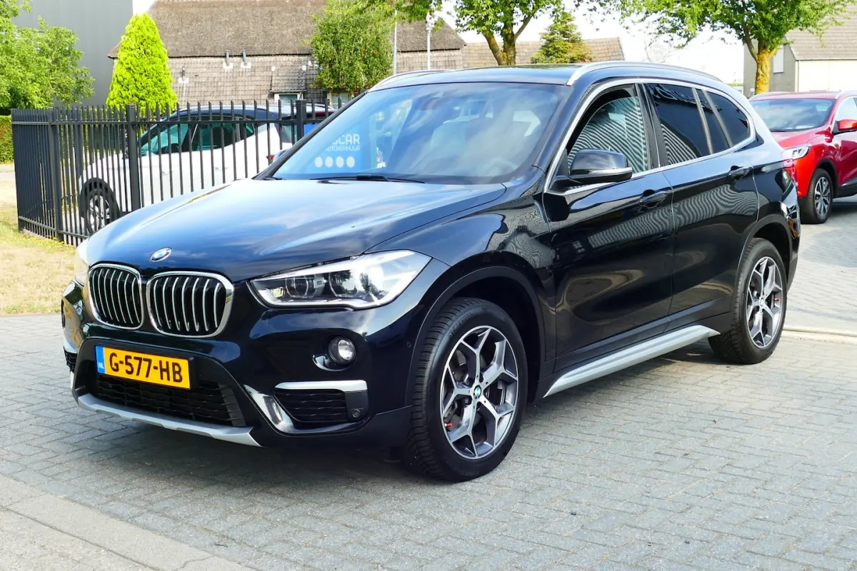 sDrive20i 192pk High Executive 1-Eig. Panodak, Camera, Leer, StoelVerw, Navi, 18"LMV