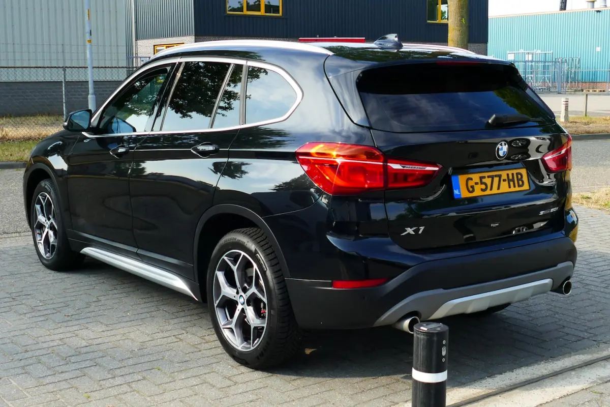 sDrive20i 192pk High Executive 1-Eig. Panodak, Camera, Leer, StoelVerw, Navi, 18"LMV