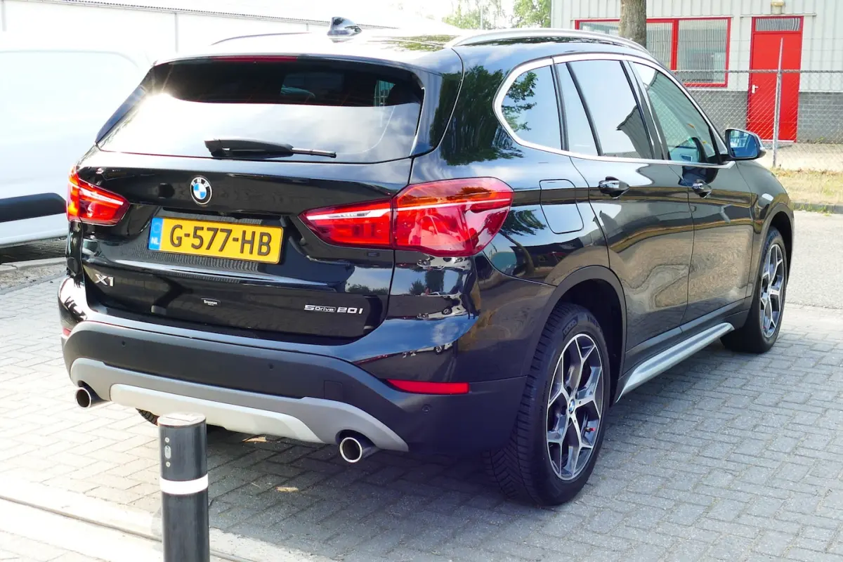 sDrive20i 192pk High Executive 1-Eig. Panodak, Camera, Leer, StoelVerw, Navi, 18"LMV