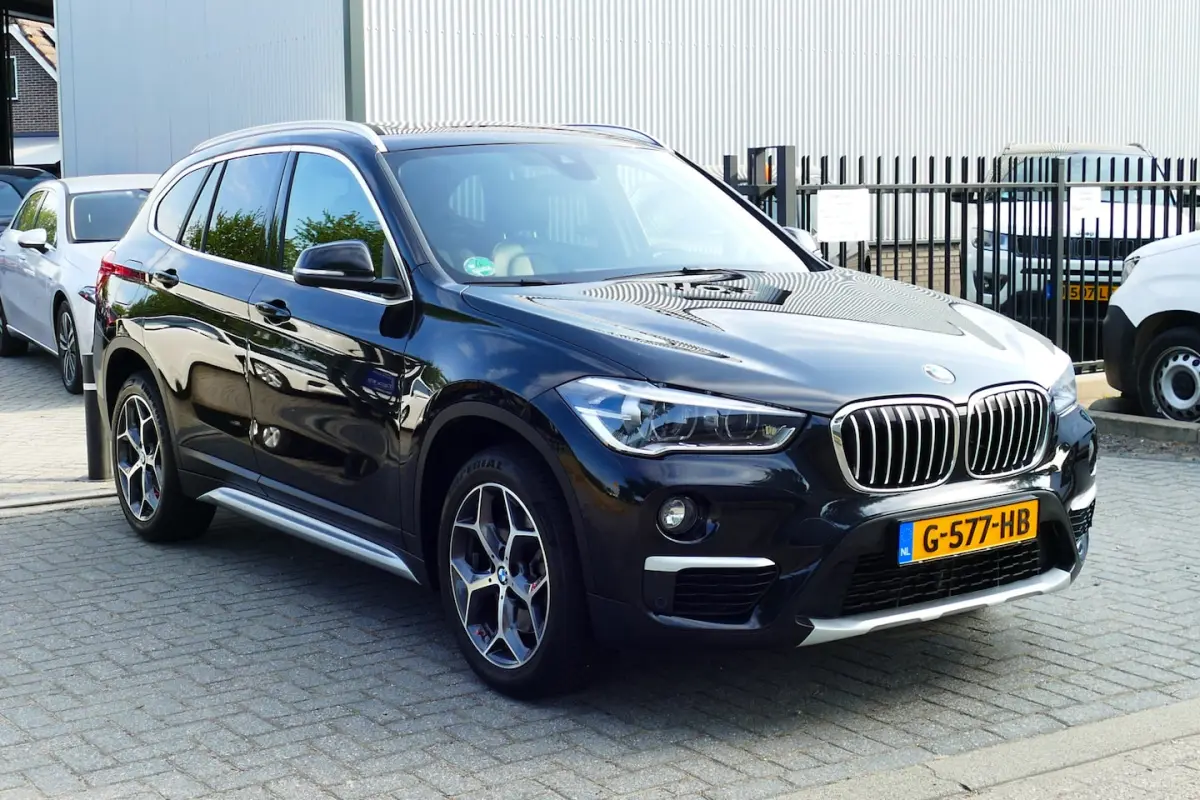 sDrive20i 192pk High Executive 1-Eig. Panodak, Camera, Leer, StoelVerw, Navi, 18"LMV