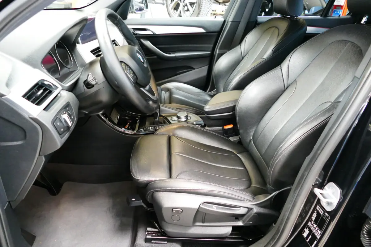sDrive20i 192pk High Executive 1-Eig. Panodak, Camera, Leer, StoelVerw, Navi, 18"LMV