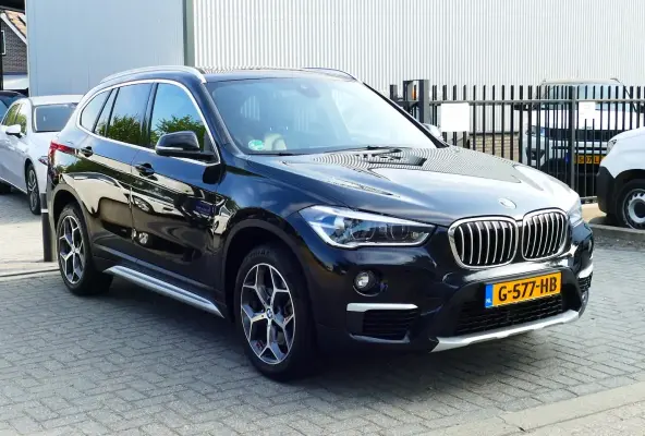 sDrive20i 192pk High Executive 1-Eig. Panodak, Camera, Leer, StoelVerw, Navi, 18"LMV