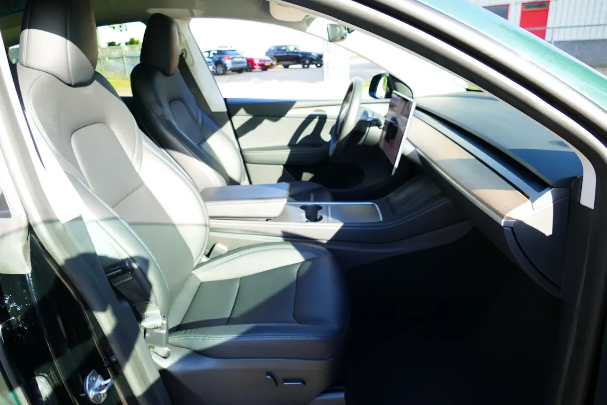 Performance AWD 75 kWh. SOH 93, 4 Full Self-Driving, Panodak, Haak 1600kg