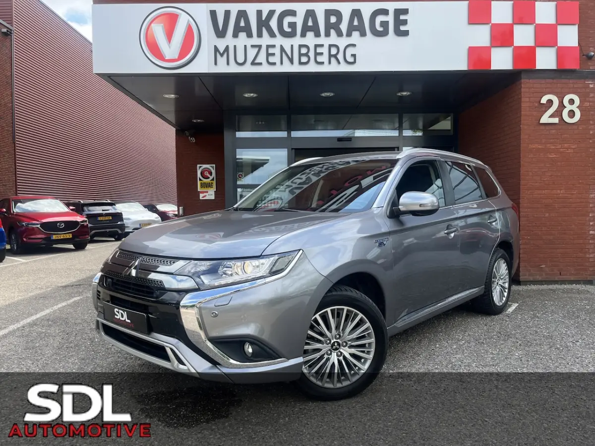 2.4 PHEV 4WD Pure+ 240PK // AFN. TREKHAAK // KEYLESS // CAMERA+SENSOREN // CLIMA // STOELV
