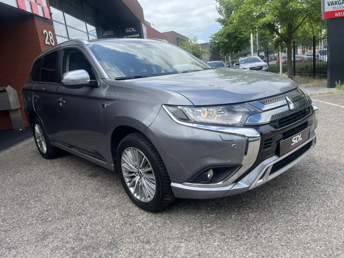2.4 PHEV 4WD Pure+ 240PK // AFN. TREKHAAK // KEYLESS // CAMERA+SENSOREN // CLIMA // STOELV