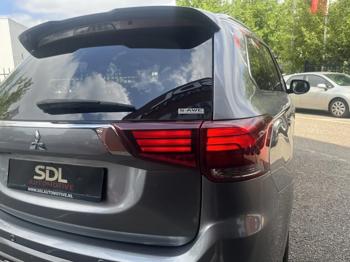 2.4 PHEV 4WD Pure+ 240PK // AFN. TREKHAAK // KEYLESS // CAMERA+SENSOREN // CLIMA // STOELV