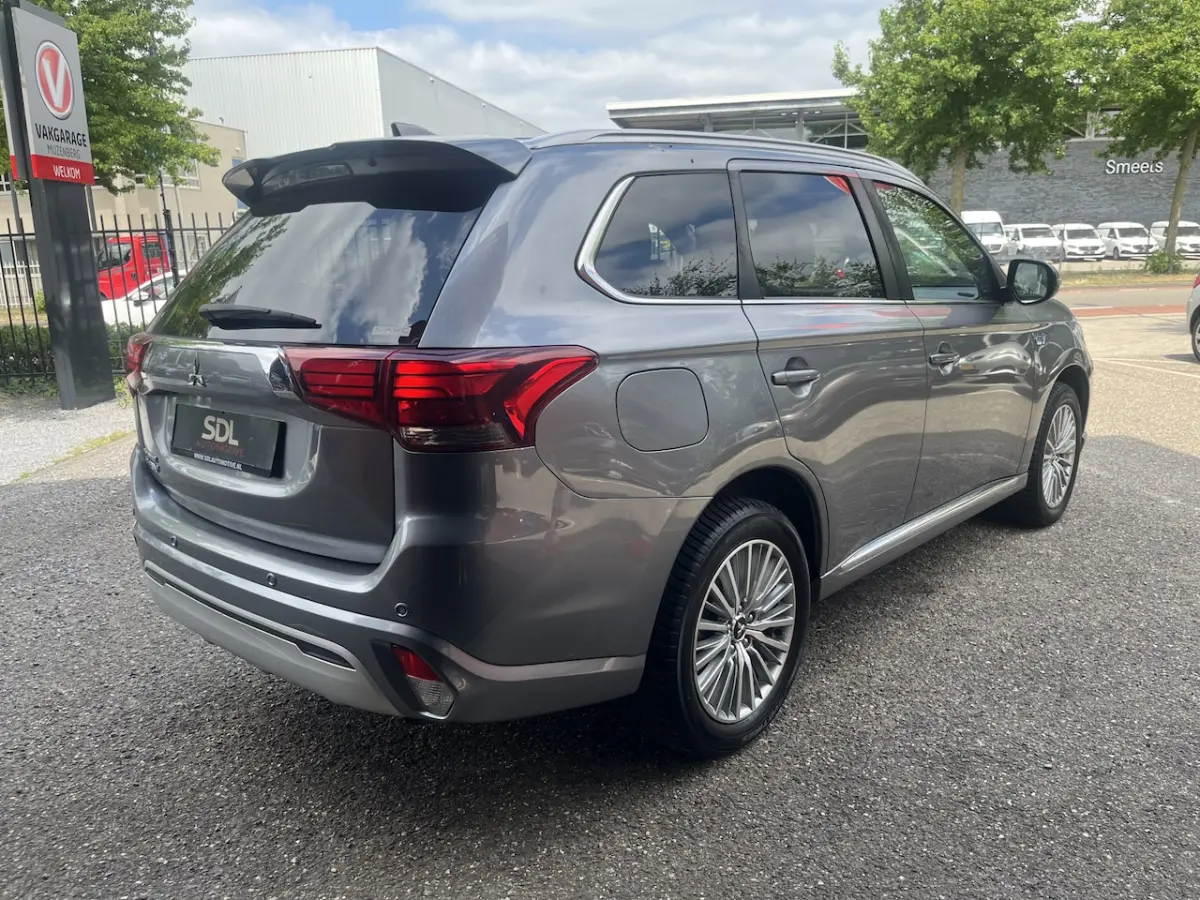 2.4 PHEV 4WD Pure+ 240PK // AFN. TREKHAAK // KEYLESS // CAMERA+SENSOREN // CLIMA // STOELV