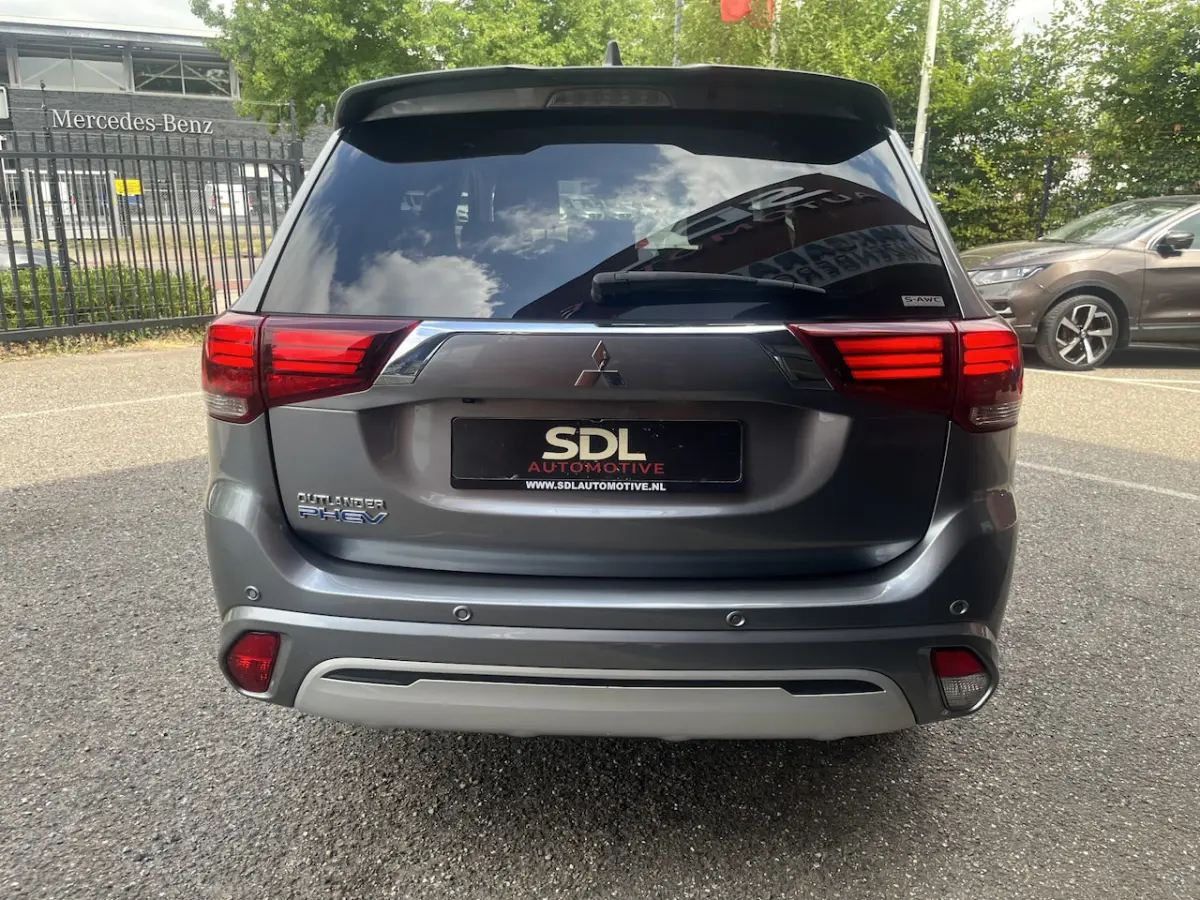 2.4 PHEV 4WD Pure+ 240PK // AFN. TREKHAAK // KEYLESS // CAMERA+SENSOREN // CLIMA // STOELV