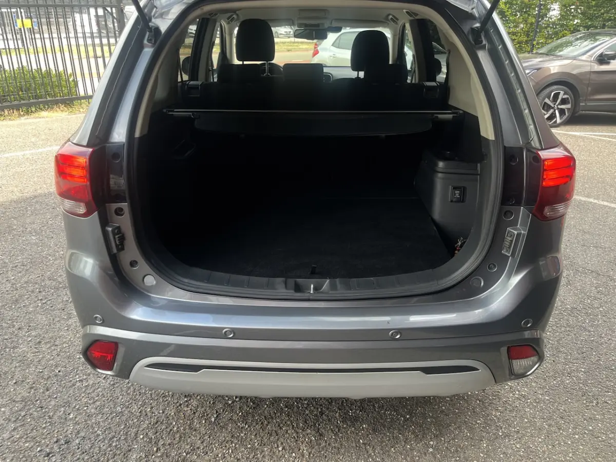 2.4 PHEV 4WD Pure+ 240PK // AFN. TREKHAAK // KEYLESS // CAMERA+SENSOREN // CLIMA // STOELV