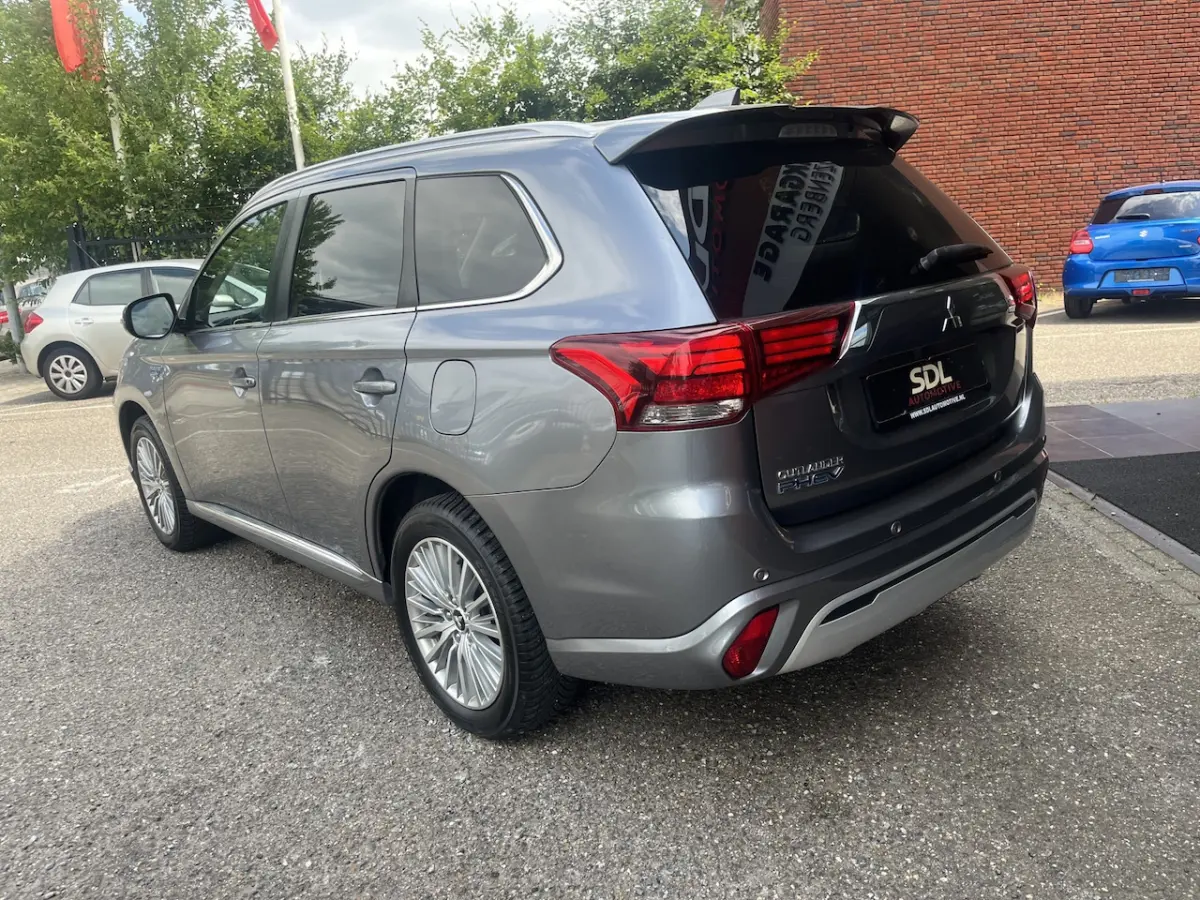 2.4 PHEV 4WD Pure+ 240PK // AFN. TREKHAAK // KEYLESS // CAMERA+SENSOREN // CLIMA // STOELV